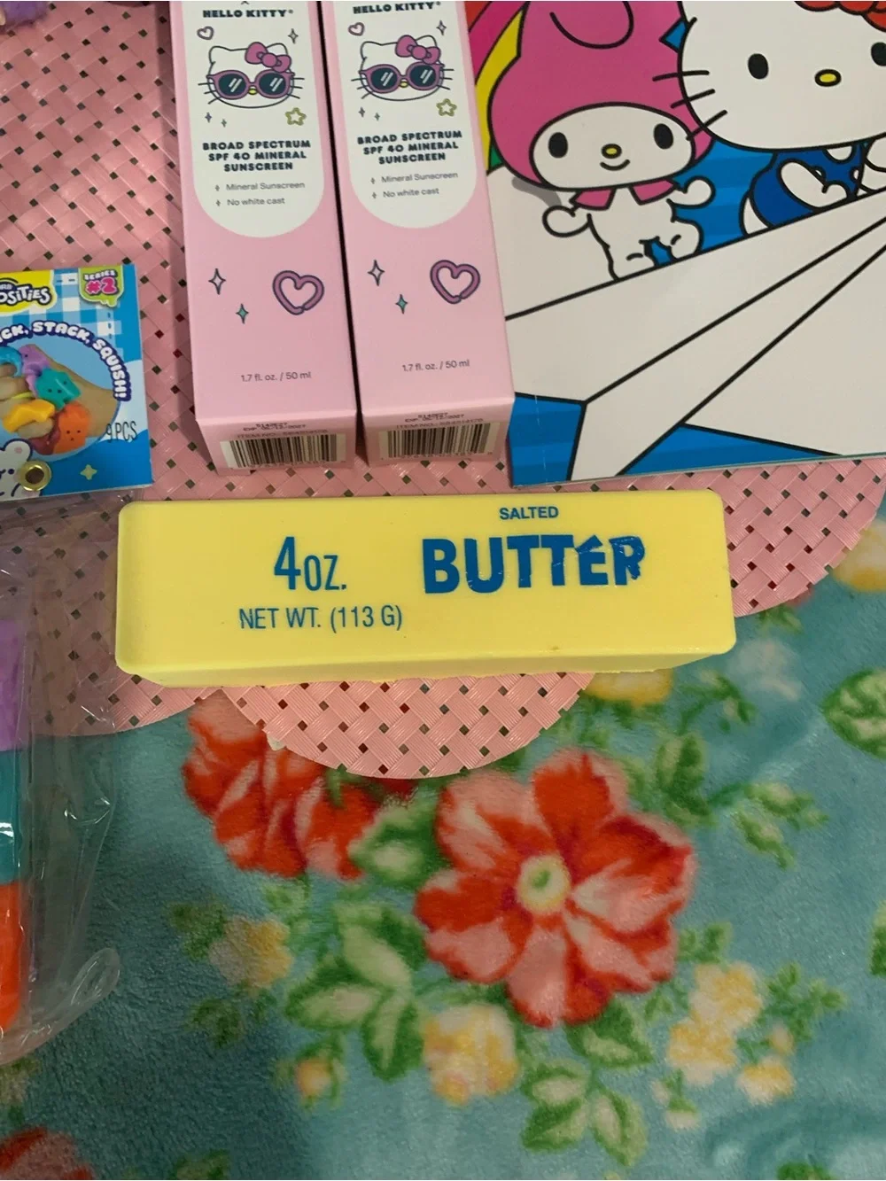 Bundle Hello Kitty Sunscreen & Squisys & Keychain